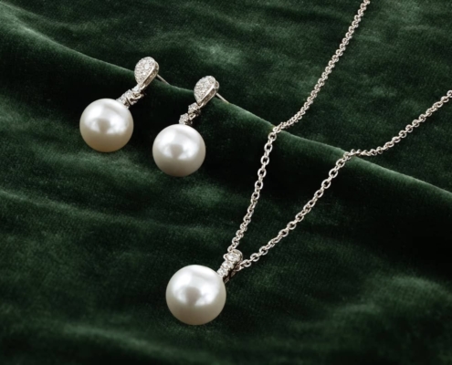 Juvelyrika su perlais – ar tai neblėstanti klasika