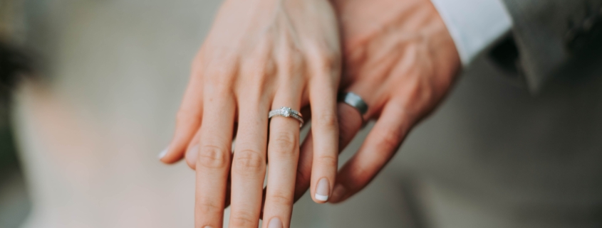 Kaip išsirinkti auksinį žiedą – praktiškas vadovas